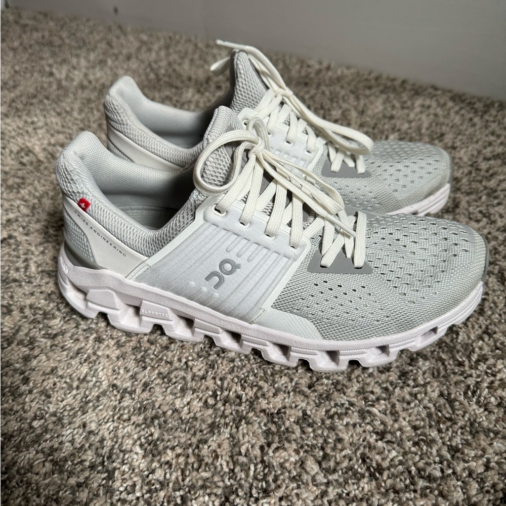 OnCloud Cloudswift tennis shoes hardly worn women’s size 6